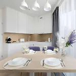 Apartment Klimatyzowany Z Parkingiem I Blisko Plazy By Renters *