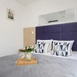 Klimatyzowany Z Parkingiem I Blisko Plazy By Renters Apartment *